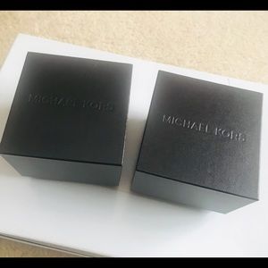 2 Michael Kors watch boxes ( Dark brown)